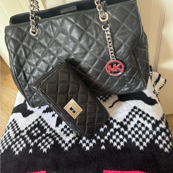 Michael Kors Black Quilted Shoulder Bag - Picture 3 of 4